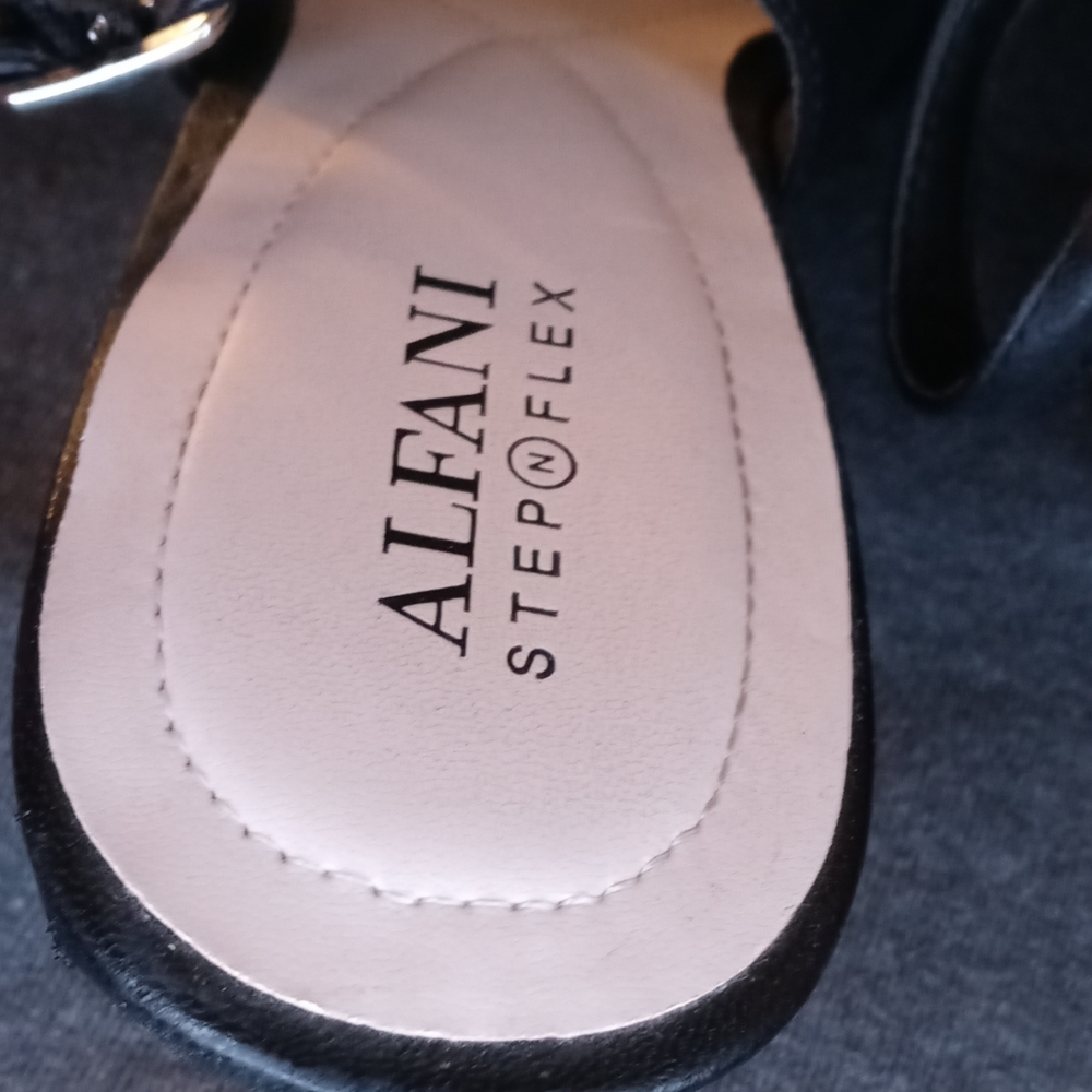 Heels - Picture 4 of 6